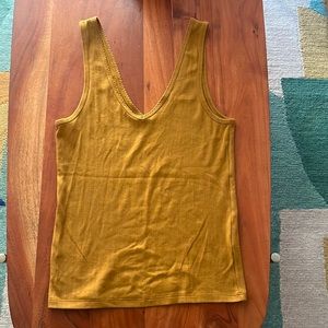 Everlane V neck tank, M